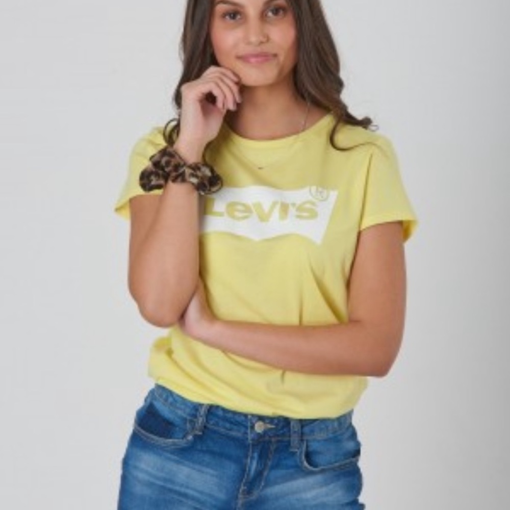 NWOT Vintage yellow Levi’s shirt